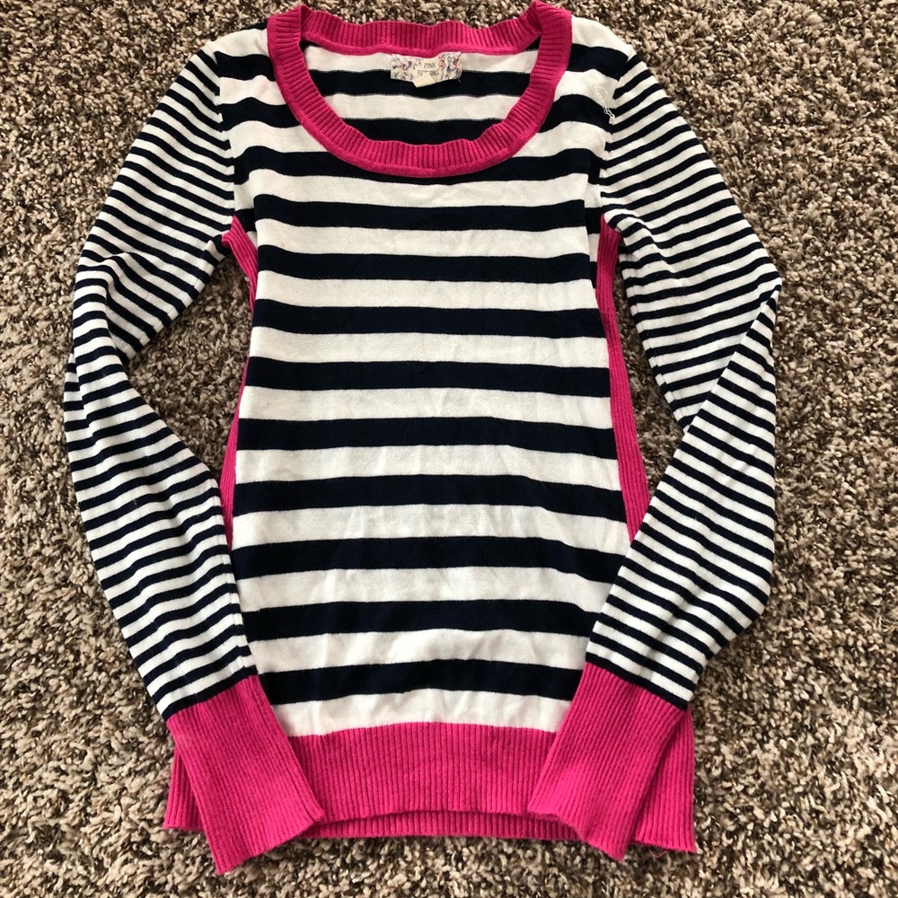 Juniors Pink Republic XS sweater